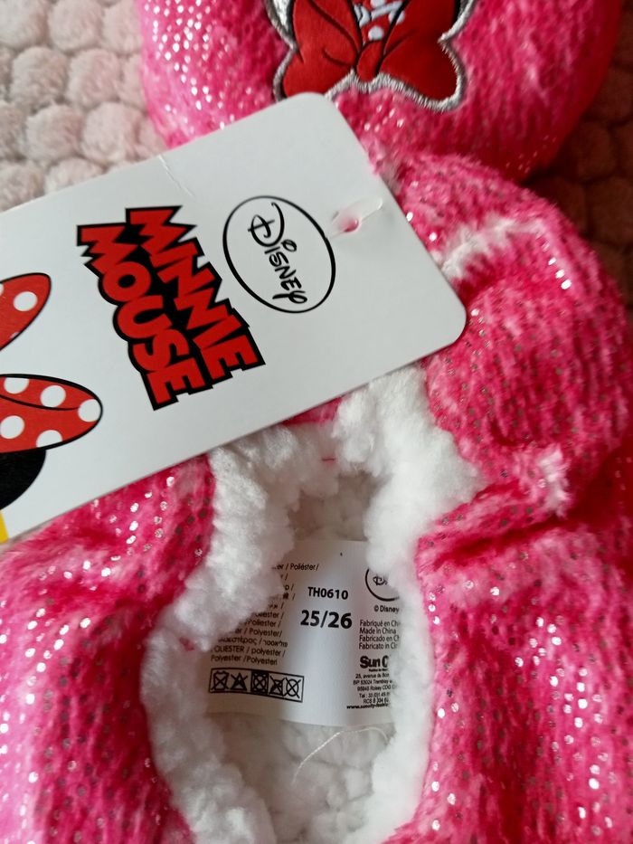 Chaussons anti dérapant Minnie 25/26 - photo numéro 2
