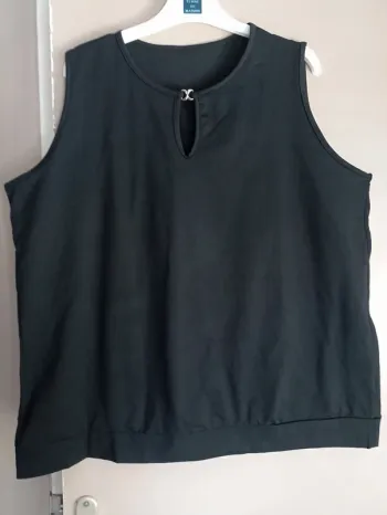 Haut neuf taille 44/46