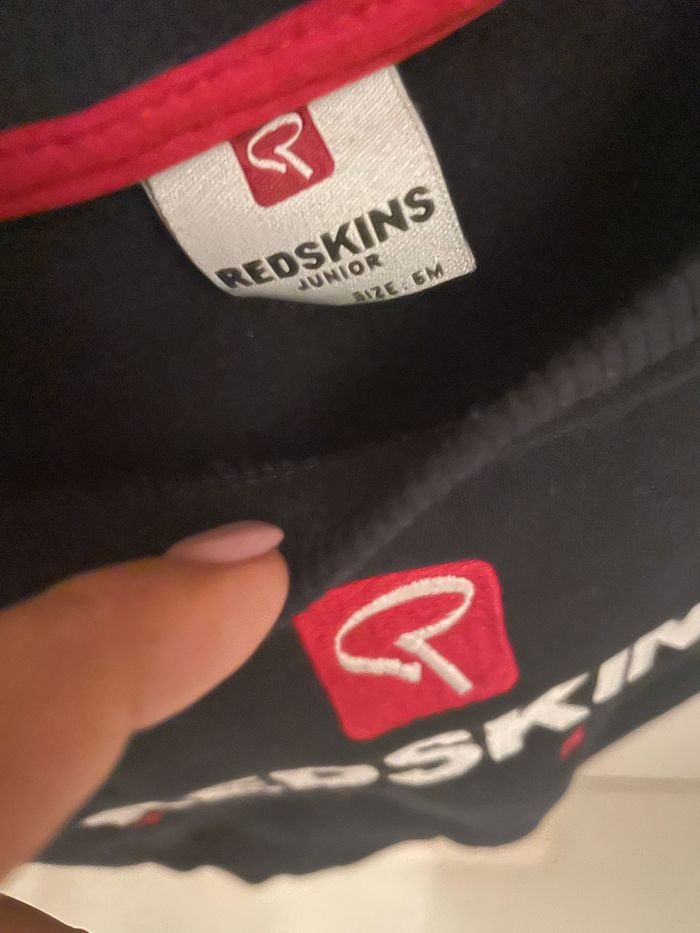 Pull Redskins taille 6 mois - photo numéro 3