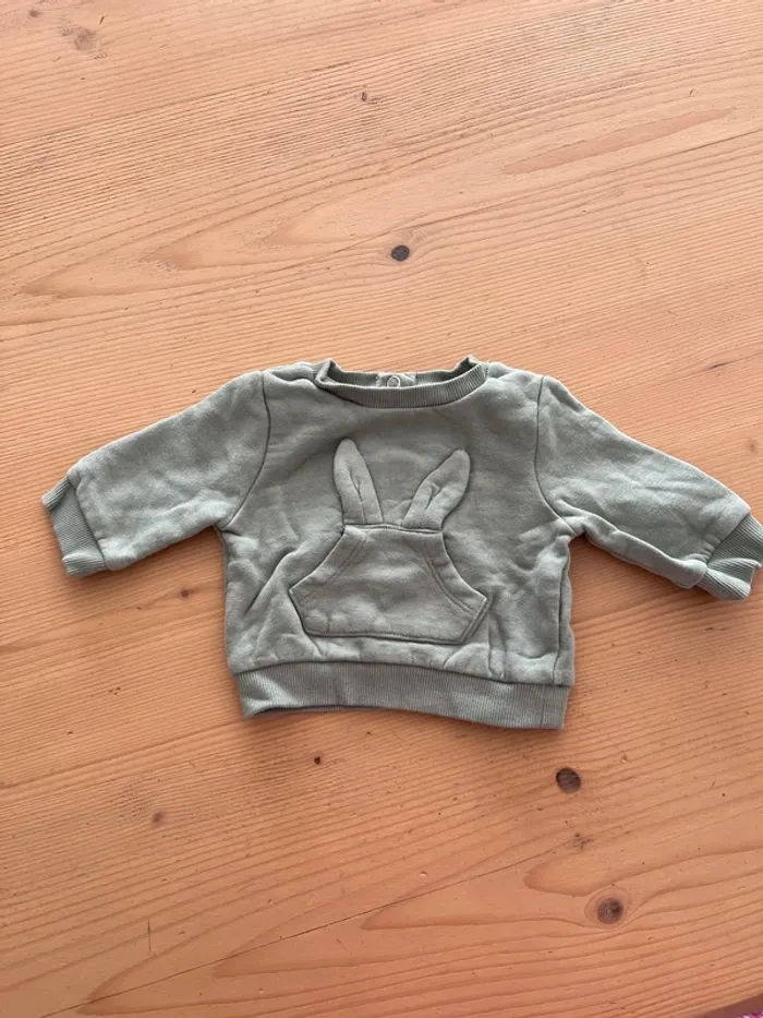 Pull vert 1 mois