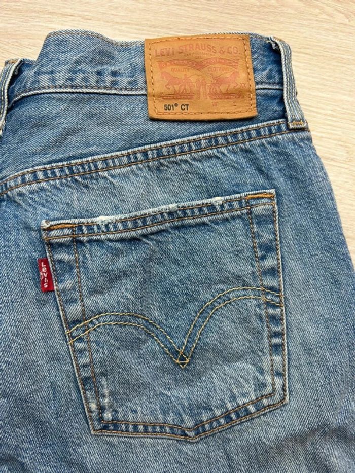 Jean Levi’s 501 CT recoupé et volontairement troué Vintage Effet Destroy W28 L34 - photo numéro 4