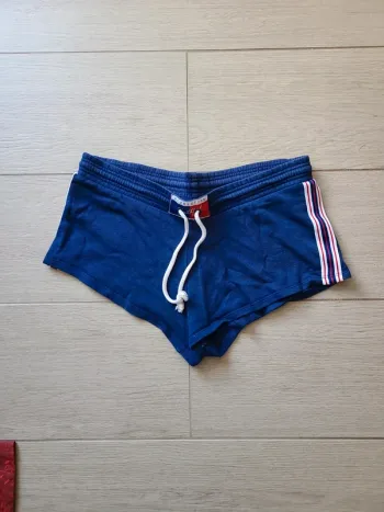 Short bleu
