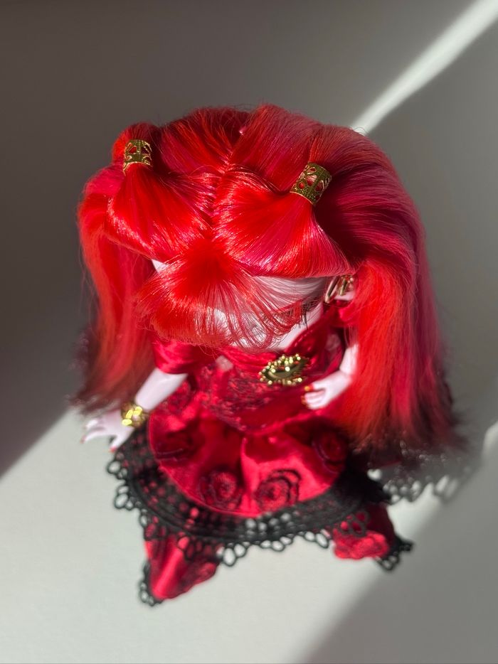 Rosy shadow High Rainbow High custom - photo numéro 9