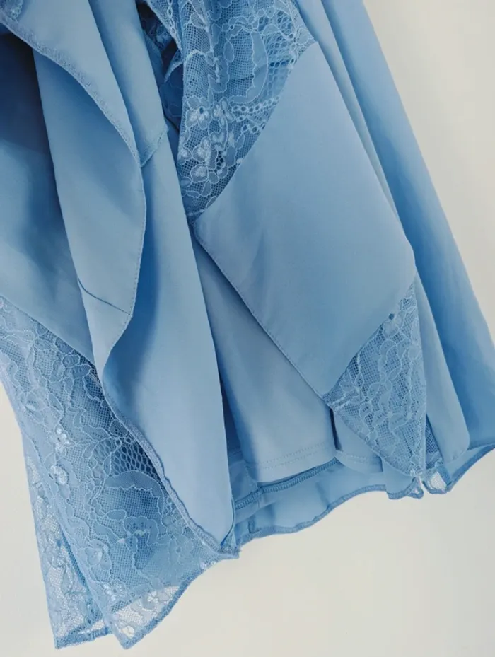 Robe volantée dentelle décolleté bleu ciel mariage chic soirée élégant ASOS taille 36 - photo numéro 5