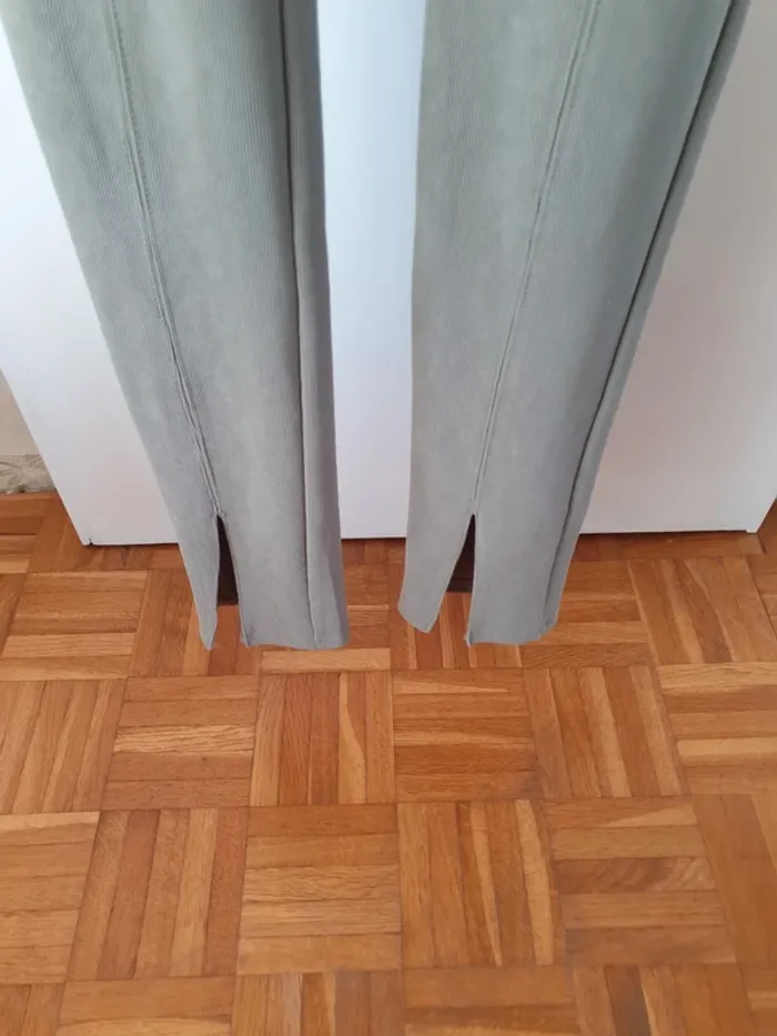Pantalon skinny côtelé fente en bas - photo numéro 2