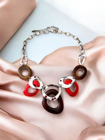 Magnifique collier fantaisie rouge argenté