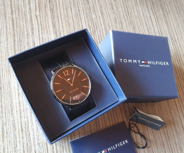 Magnifique montre Tommy Hilfiger 🖤 - photo numéro 3