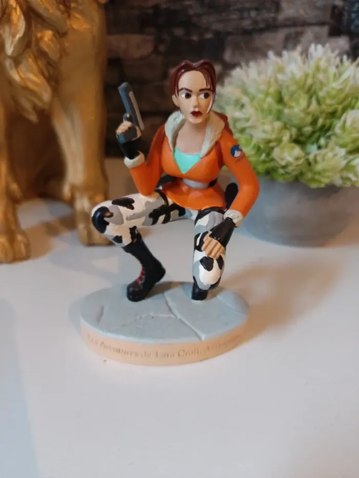 Figurine tomb raider