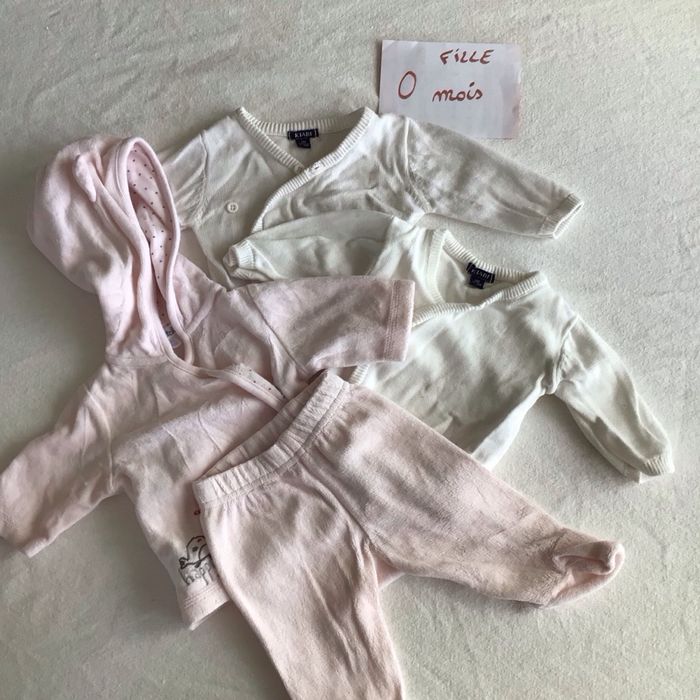 Lot gilets et combi aise 0 mois fille
