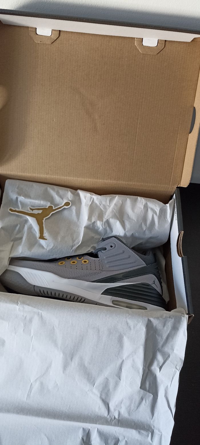 Jordan Max Aura 5 – Taille 38 – Couleur Gris Ciment – Neuves - photo numéro 6