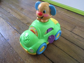 Voiture De Puppy Fisher Price à partir de 12 mois