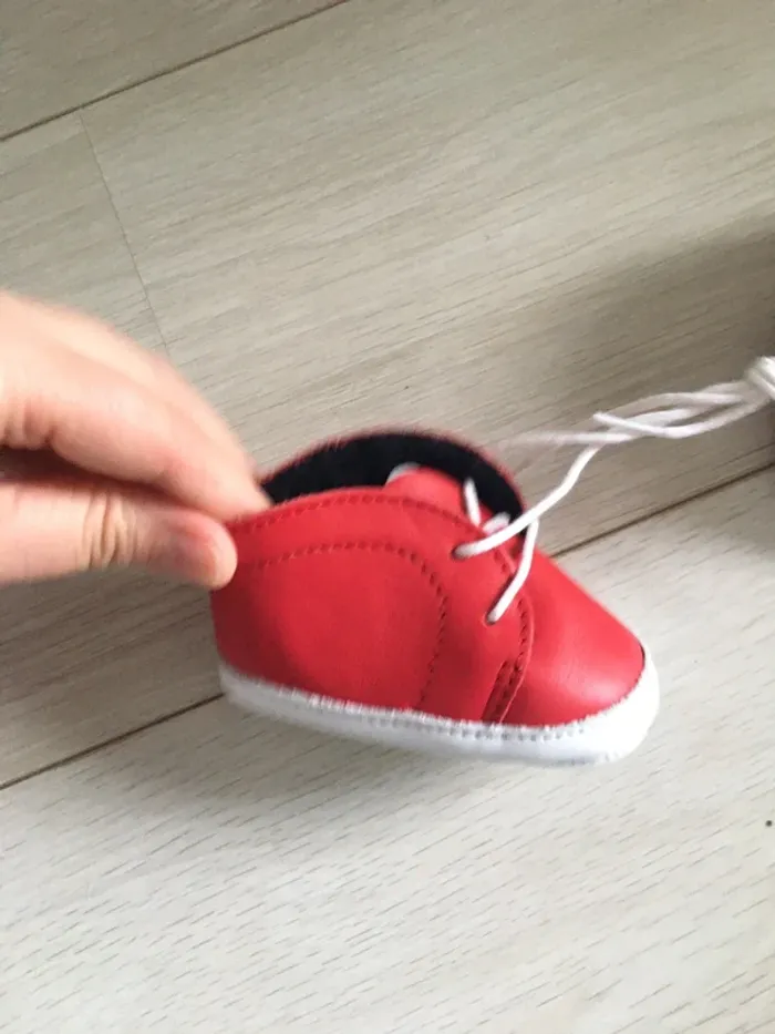 Chaussures bouillons rouges jacadi neufs T.18 - photo numéro 2