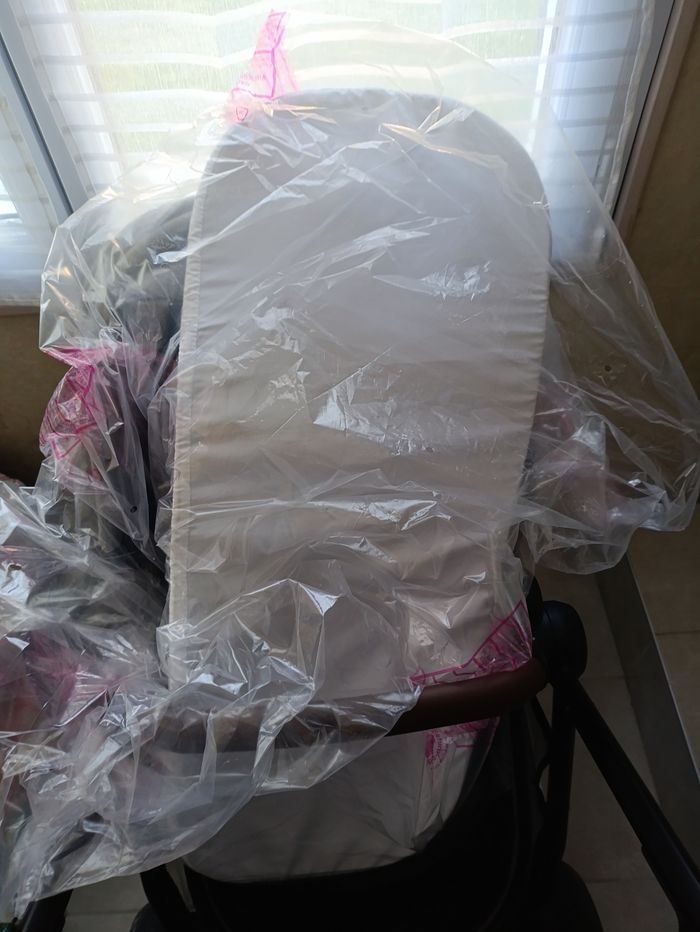 Poussette + siege auto neuf - photo numéro 4