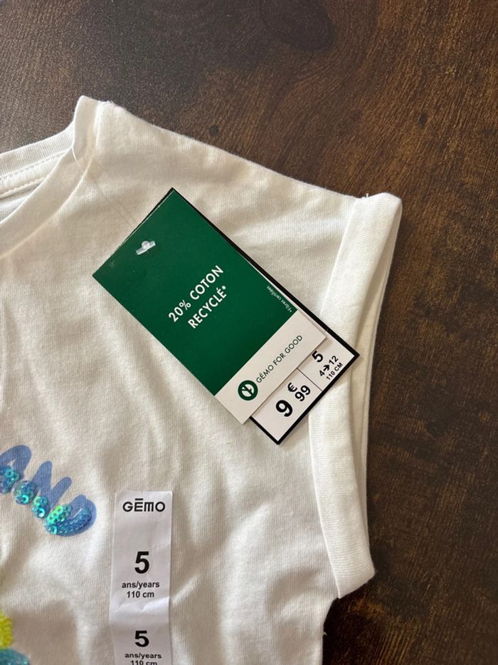 Tee shirt neuf - photo numéro 2