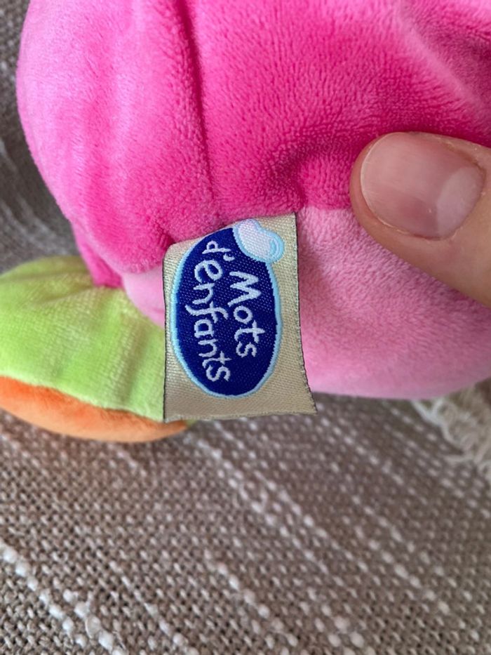 Peluche doudou musical 29cm Mots d'enfants souris rose et orange très bon état - photo numéro 4