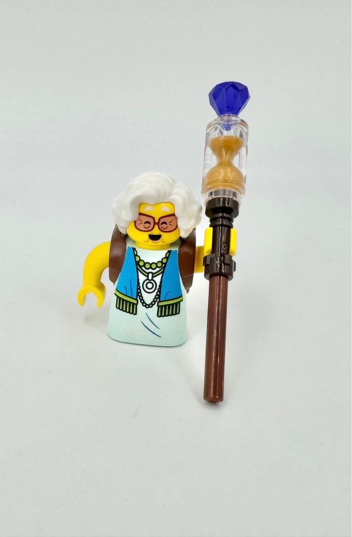 Lego Figurines Dreamzzz : Mme Castillo, sac à dos marron munie de son bâton - NEUF