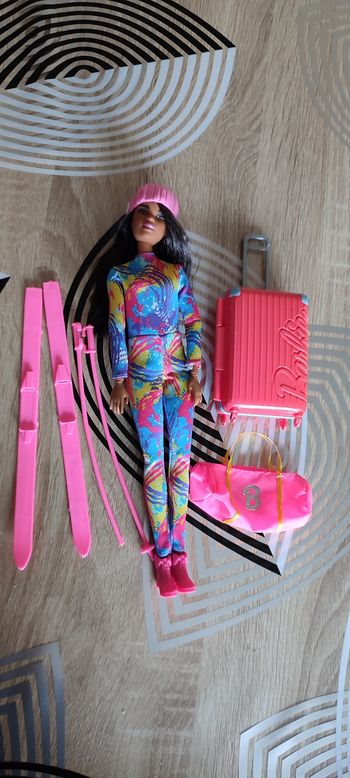Poupée barbie skieuse