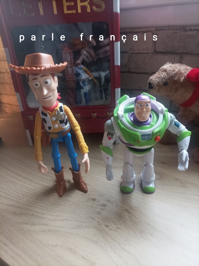 Toy story Woody et buzz 24 et 19 cm parle français