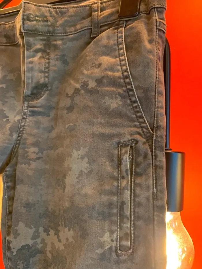 Pantalon femme 7/8 em Camouflage Zara - photo numéro 3