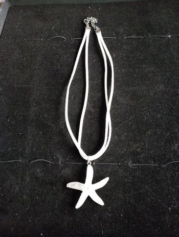 Collier pendentif blanc