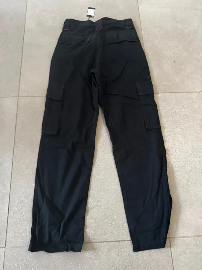 Pantalon split noir, taille M, valeur 60€ 38x103cm - photo numéro 4
