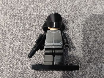 Star Wars équipage Premier Ordre + blaster  &  socle - Figurine Compatible
