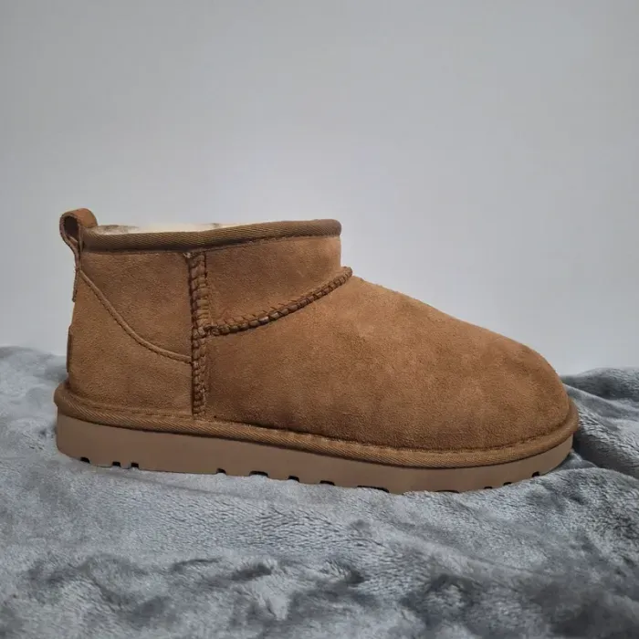Ugg Classic Ultra Mini Bottes taille 38 - photo numéro 4