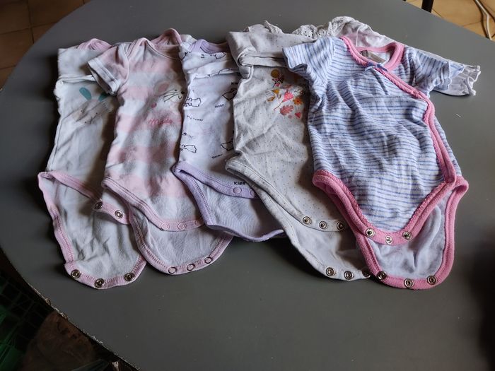 Lot de 5 bodies fille taille 3 mois