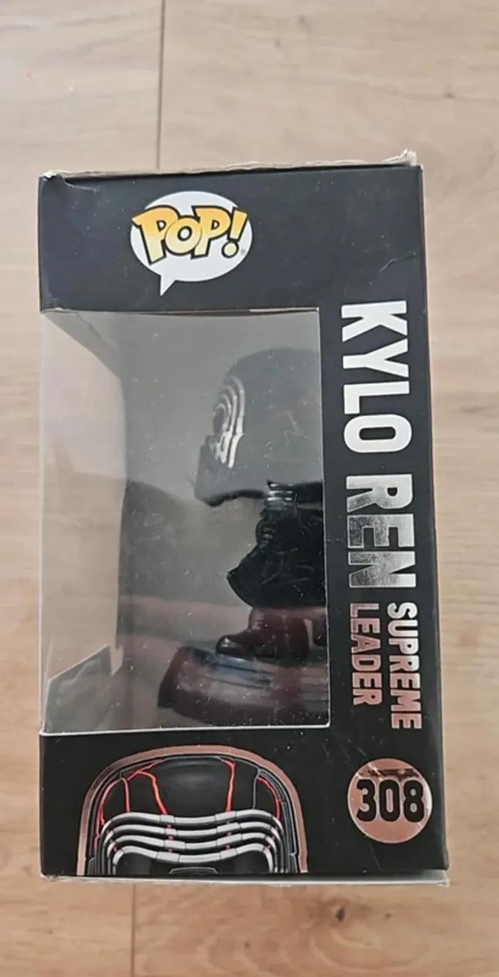 Funko pop 308 kylo ren Light and sound - photo numéro 2