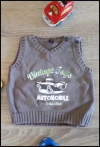 Pull sans manches brun 1-3 mois / 56 cm très bon état