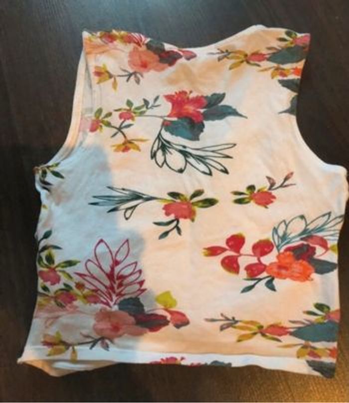 XS - Top court - photo numéro 2