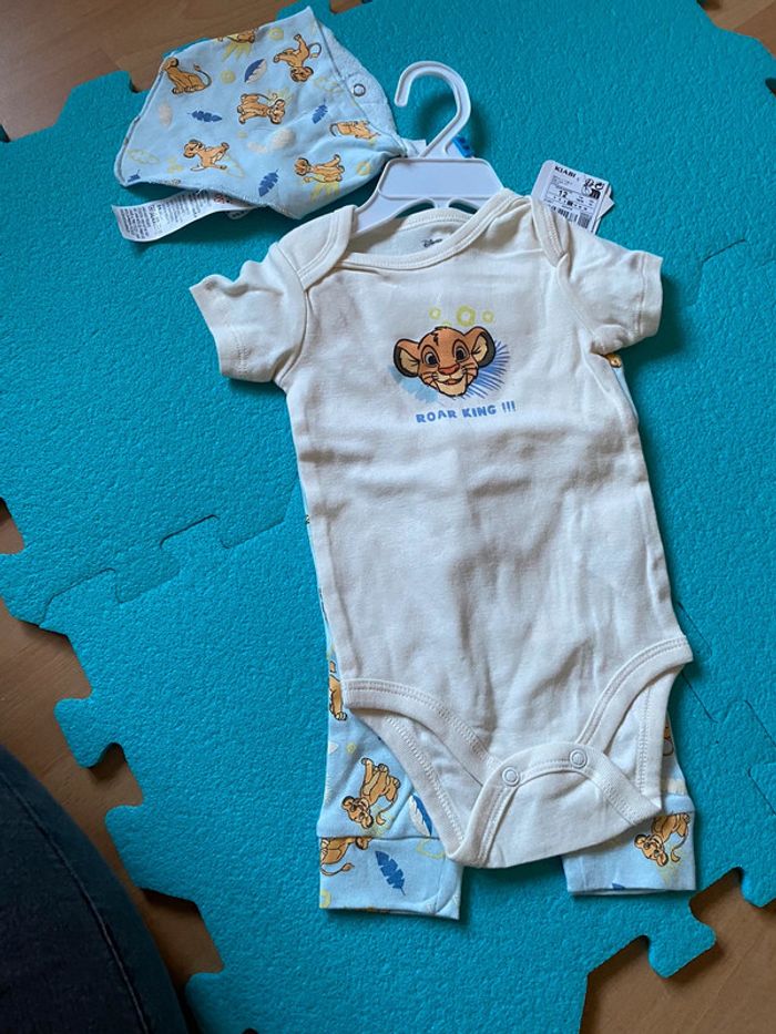 Ensemble 3 pièces Body + pantalon + bandana Le Roi Lion Kiabi Taille 12 M