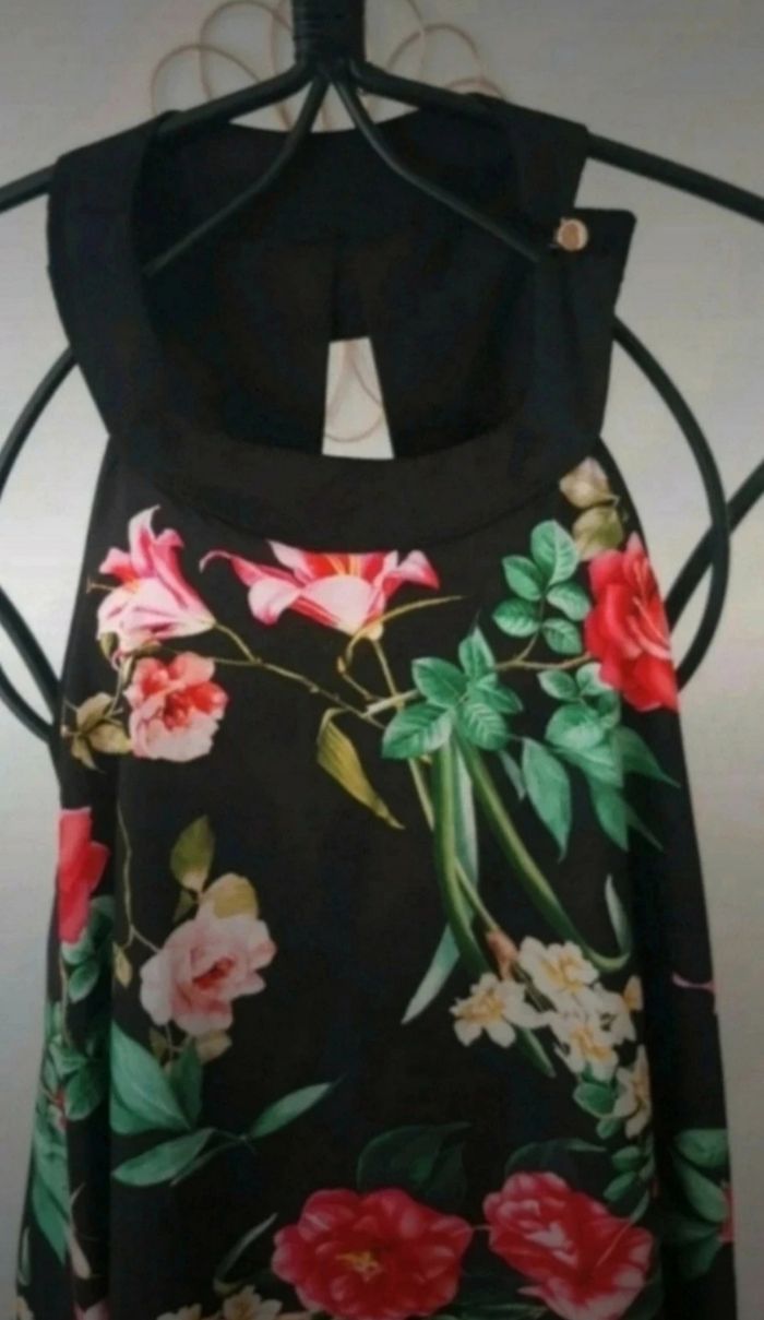 Top dos nu fleuries  taille 38. - photo numéro 3