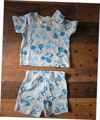 Ensemble Mickey t-shirt et short 3 mois