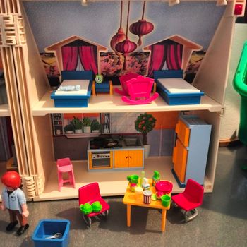Maison transportable playmobil avec accessoires (281)