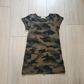 Robe kaki et verte. Fille 8 ans. Marque Orchestra