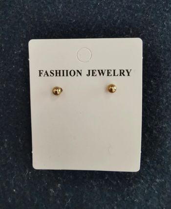 Puces d'oreilles dorées