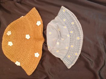 lot de bob et chapeau