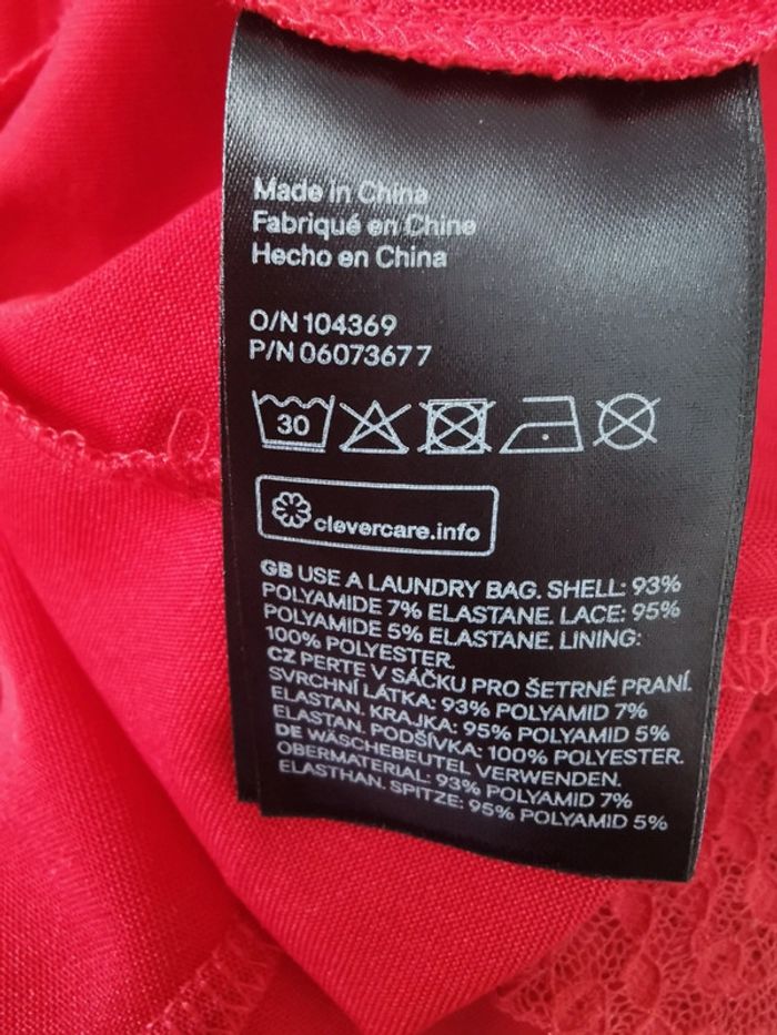 Robe dentelle rouge. Taille 36 - photo numéro 6