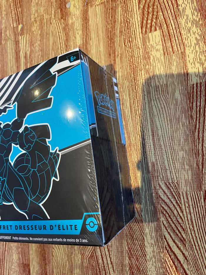 Coffret Pokémon ETB EV10.5 Foudre Noir - photo numéro 3