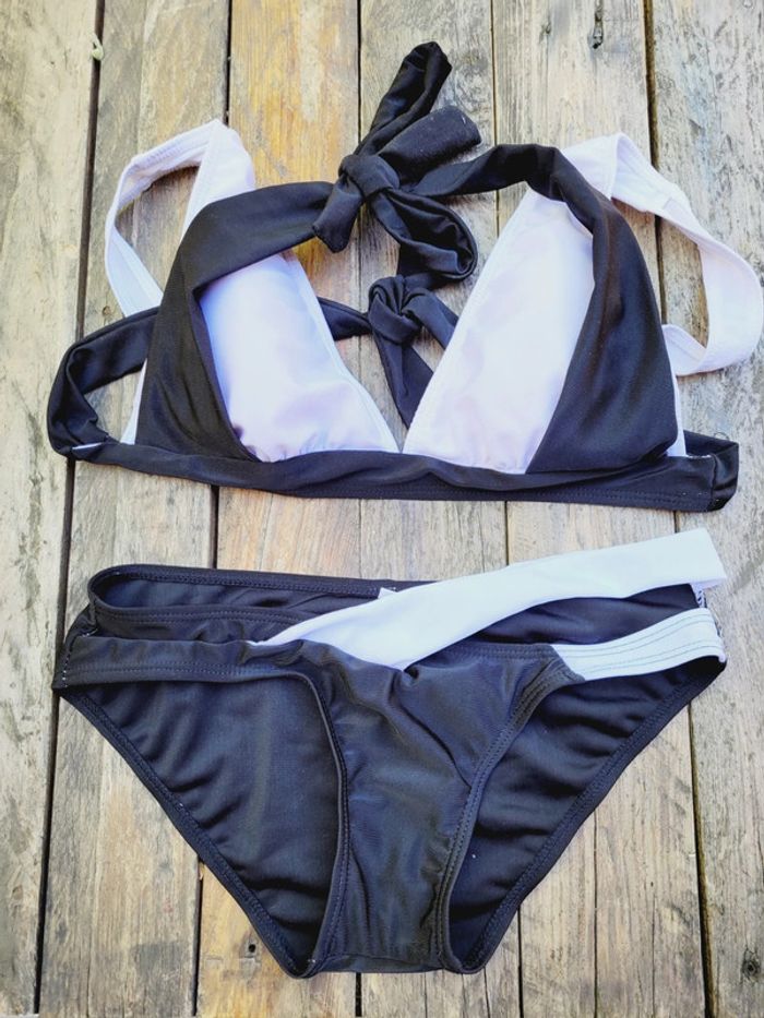 Superbe maillot de bain 👙 2 pièces, original, noir et blanc taille L, neuf - photo numéro 2