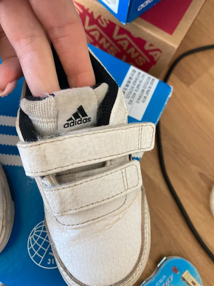 Basket Adidas enfant taille 22 - photo numéro 6