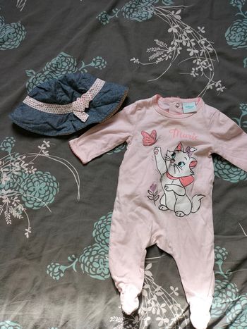 1 pyjama 1 chapeau 1 mois