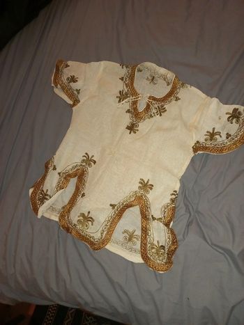 Tunique neuve du Maroc brodées d'époque pièce unique