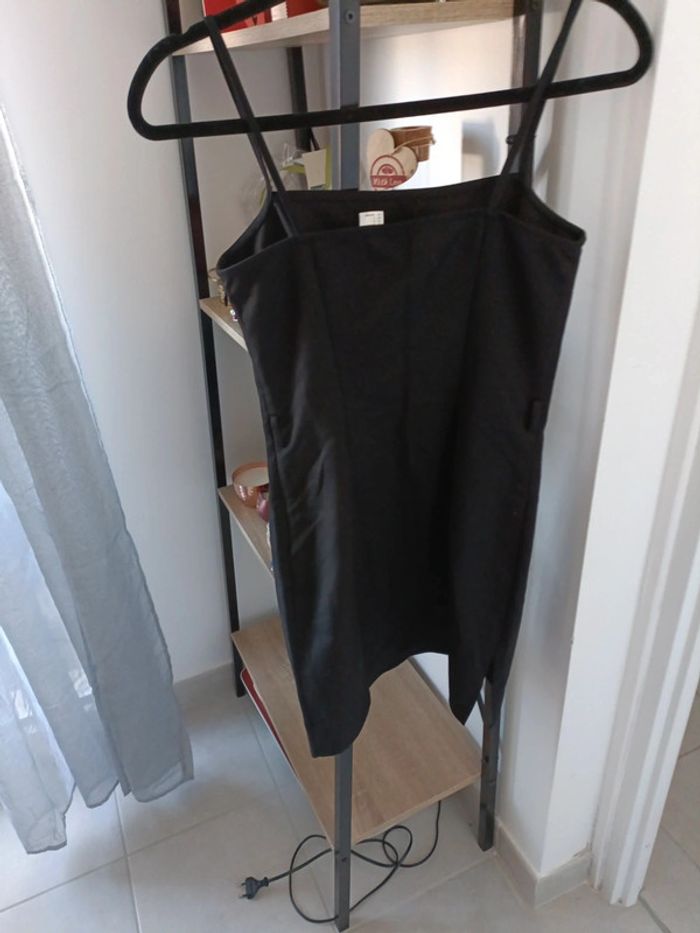 Robe courte noire - fente coté H&M – Taille 36 – Neuve - photo numéro 6