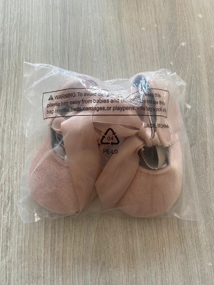 Chausson bébé rose poudré