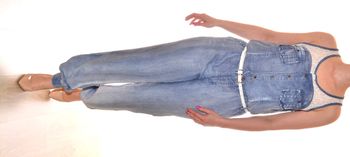 combinaison pantalon sans manches blanc dentelle et bleu jean clair T42/44