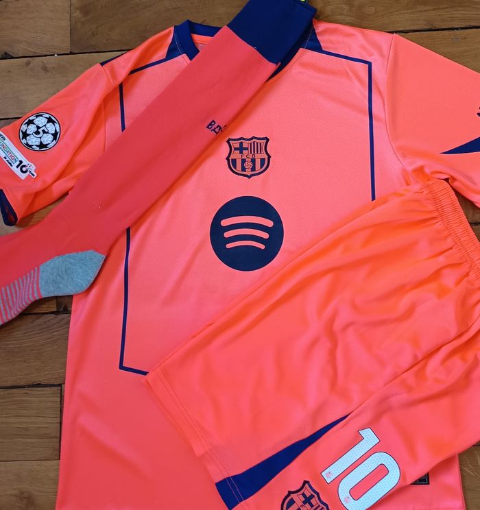 Beau maillot Lamine Yamal taille 12 ans kit complet avec patch chaussettes - photo numéro 4