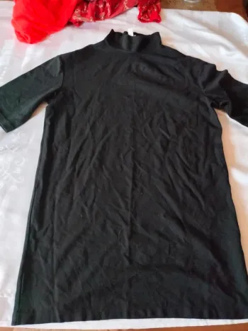 Robe noir col haut manche courte HM TXS