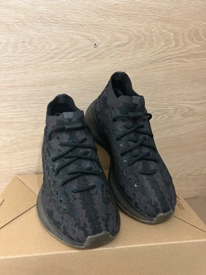 Yeezy Boost 40 2/3 comme neuve - photo numéro 2